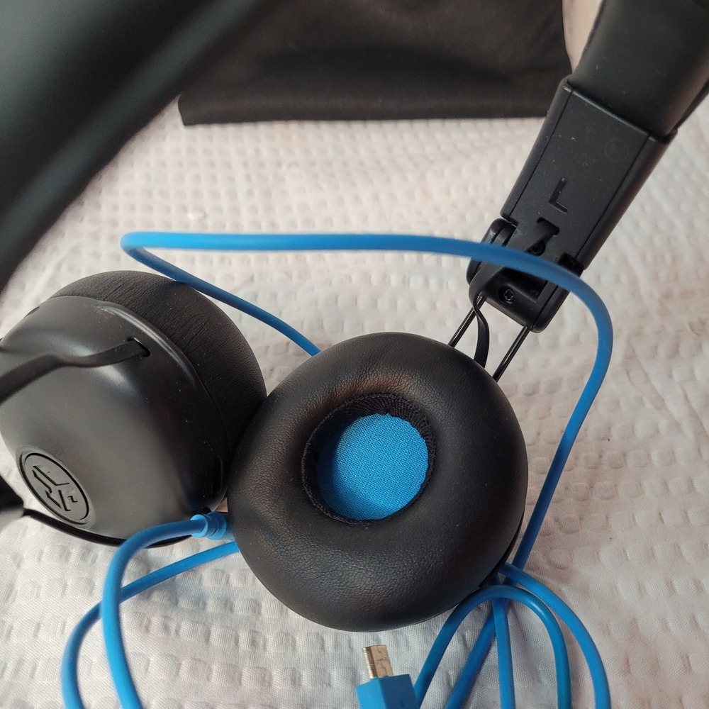 JLab Studio Wireless‎ On-Ear Headphones Black Blue Bluetooth Folding with Bag